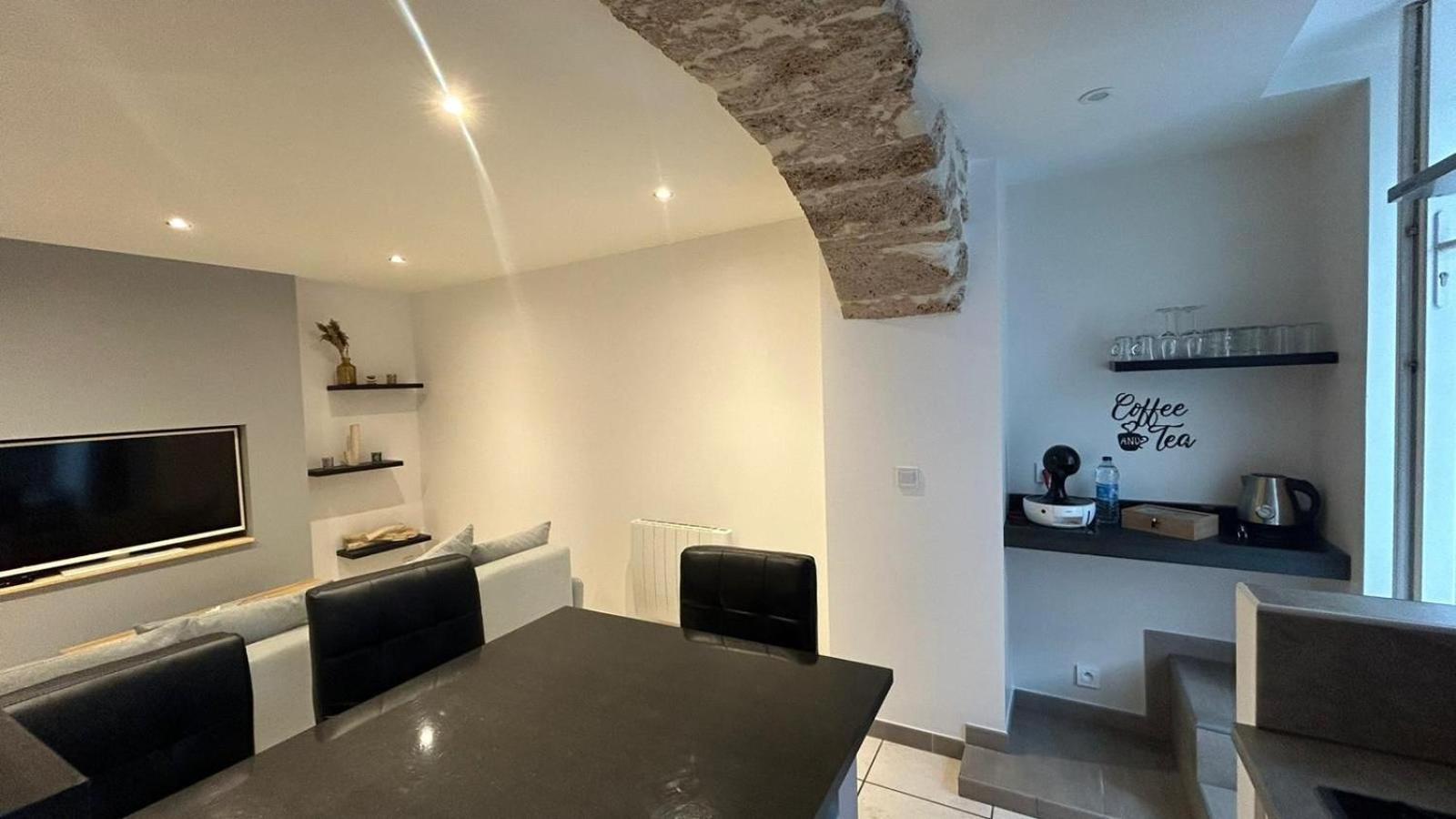 Appartement Paisible Entre Terre Et Mer Cabrieres  ภายนอก รูปภาพ